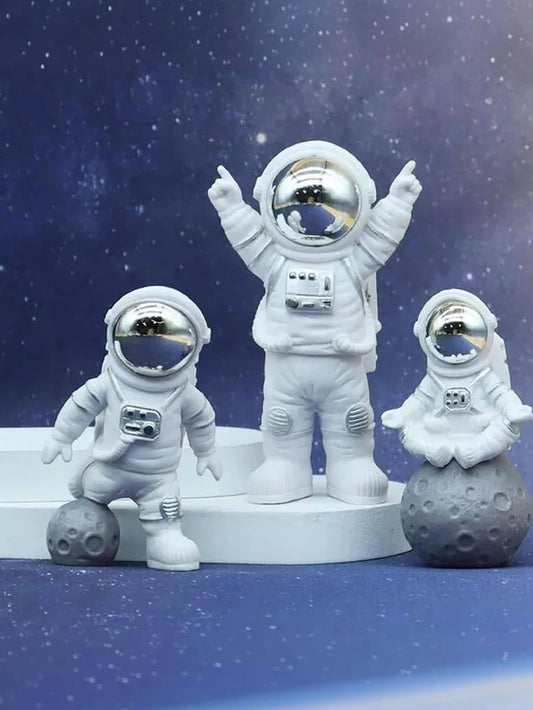 🚀 Astronaut Moon Duo – Space-Themed Decorative Figurine Set