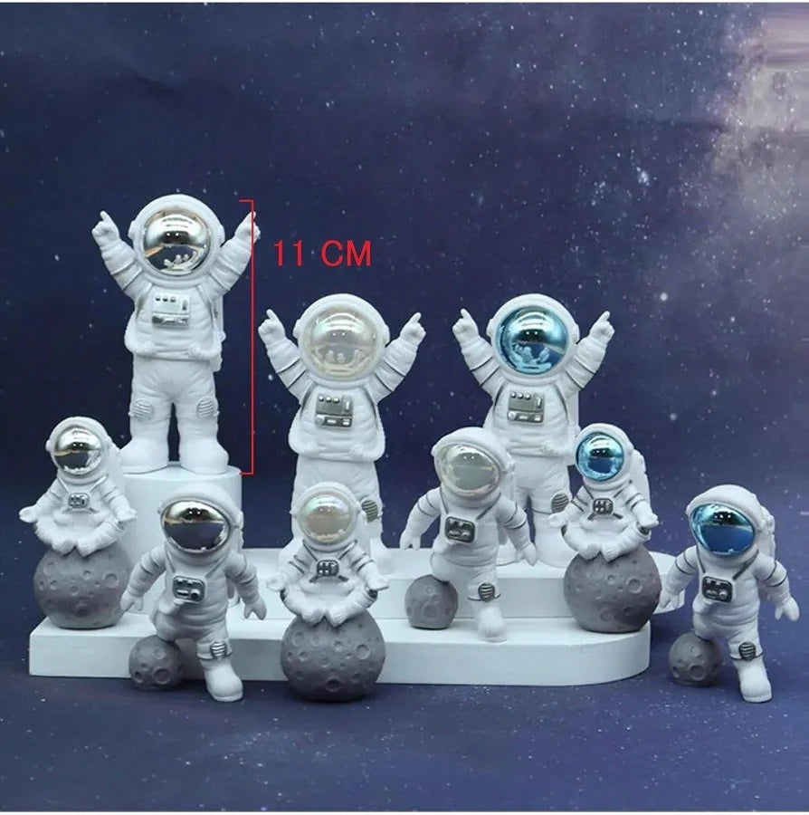 🚀 Astronaut Moon Duo – Space-Themed Decorative Figurine Set