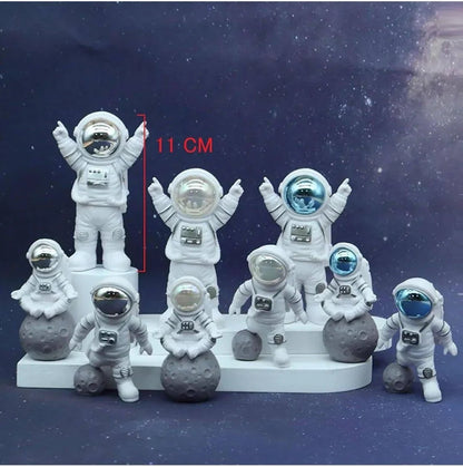 🚀 Astronaut Moon Duo – Space-Themed Decorative Figurine Set