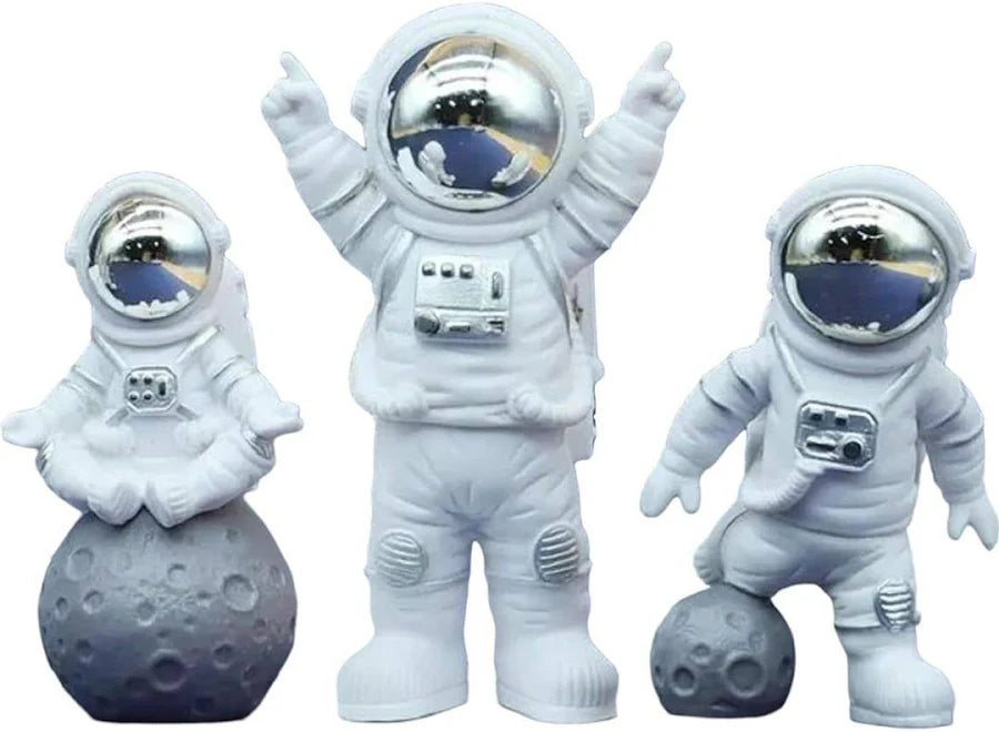 🚀 Astronaut Moon Duo – Space-Themed Decorative Figurine Set